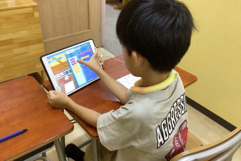ゲーム感覚で楽しみながらのレッスンでしっかりプログラミングスキルを習得していきます。