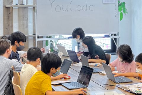 自分のペースで学べる個別学習・複数講師によるサポート体制
