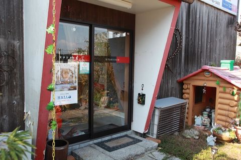 教室の入口です。こちらからお入りください！