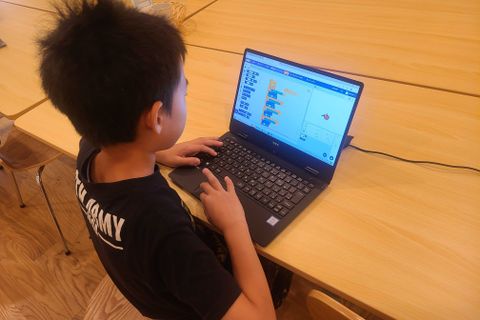 しっかりと集中してプログラミングを学びます