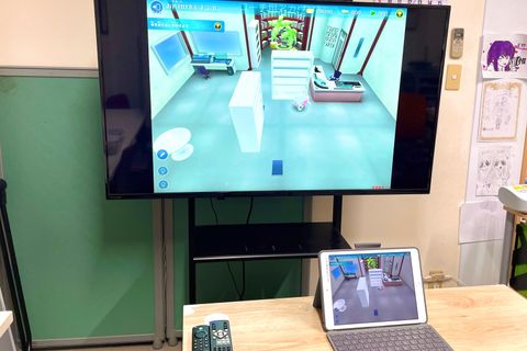 教室に大型モニターがあるので作った作品をみんなに紹介できます。