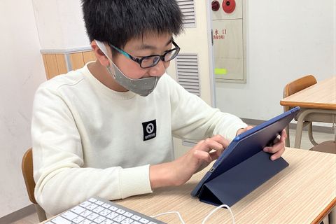 プログラミング頑張っています！！