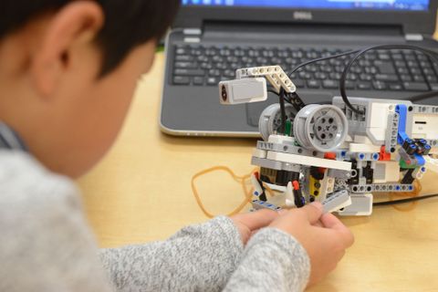 教育用レゴ®︎マインドストーム®︎EV3を使用して、論理的な思考力を養います。