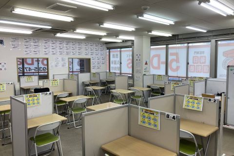 教室内は広く勉強がしやすい！！