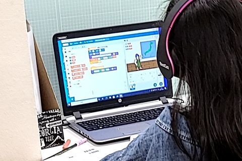スクラッチを使って、プログラミングに挑戦中！