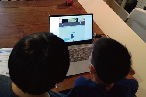 【ベーシックコース】子ども向けのやさしい言語を使って、ゲームを作っていきます。楽しみながら、プログラミングの基礎知識が自然に身につきます（代々木上原教室）