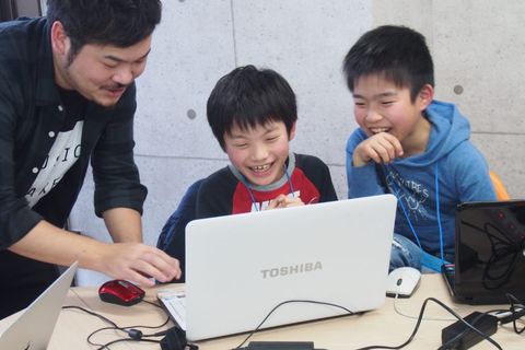 過去に実施したプログラミング体験会の様子です。