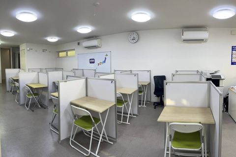 明るい教室で学びやすい雰囲気ができています！