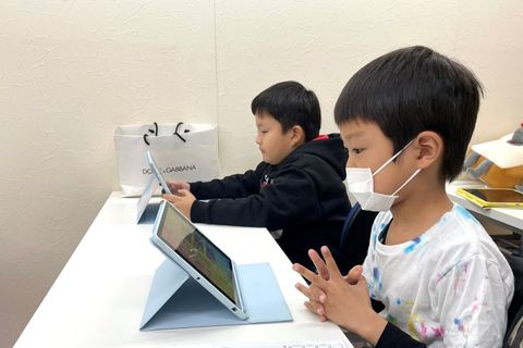 プログラミングとタイピングの両方を勉強します。