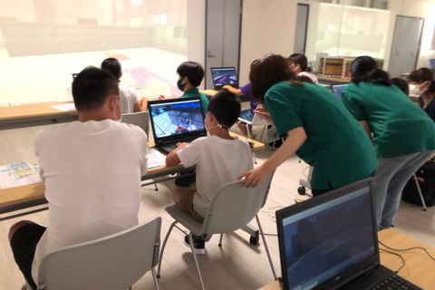 体験会の様子。先生もきちんと付いて教えてくれるよ