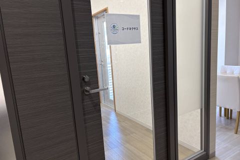 内観(応接室のドア)