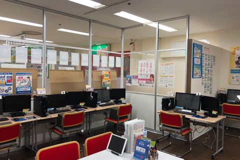 授業スペースは姉妹校のパソコン教室も運営しています
