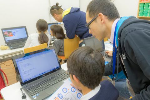 優しく丁寧な講師が傍でサポート