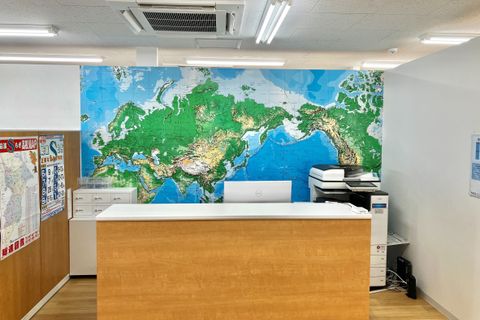 教室受付です。元気な挨拶でお迎えいたします！