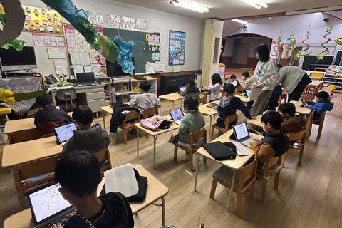 みなさん真剣にプログラミングに取り組んでいます！