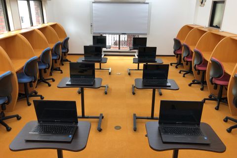 １クラス10名。二人の講師が徹底サポート