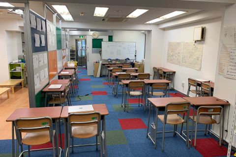Crefus八王子校。JR 八王子駅から徒歩5分、京王線 八王子駅から徒歩5分。
