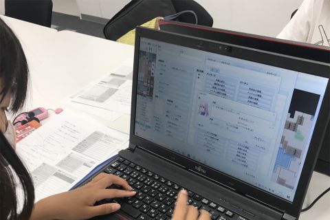 物語(デザイン)コースのレッスン様子の様子の拡大イメージです。
