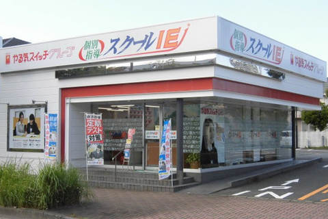 西鉄バス『愛宕浜四丁目』バス停すぐ！モスバーガーさんの隣です。