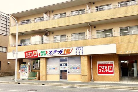 「セカンドストリート伊丹中野店」さんの向かいです。