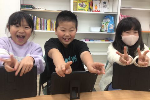 初めての方でも楽しく本格的なプログラミングを学ぶことができます。