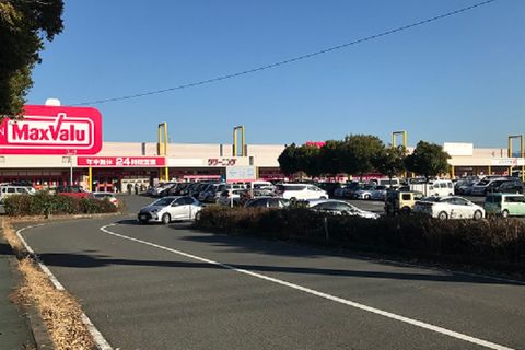教室の前には広い駐車場があり送迎にご利用可能です！