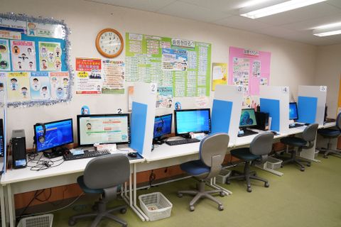 姉妹教室「パソコン市民講座」では、タイピングやパソコンスキルも習得できます。