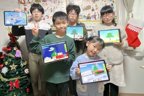 冬期講習ではクリスマスツリーのドット絵やウィンターマーケットを作りました！