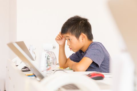 授業の子供の様子が写真と一緒にメールで届きます。