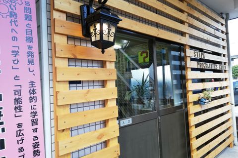 カフェのような雰囲気でお出迎え