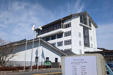 プログラミング教育「HALLO」あいコムこうか土山校の教室外観です。公共施設である「土山地域市民センター」の5階にありますので、治安面でもご安心いただけます。