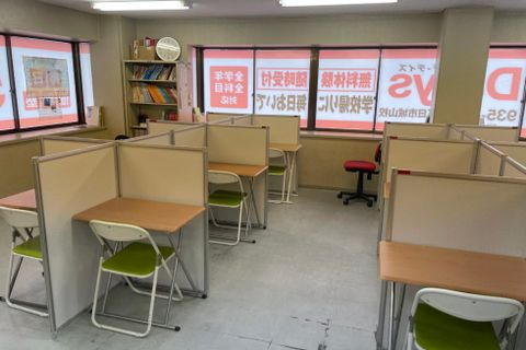 席同士をしっかり離しているので、横の生徒でもあまり気になりません