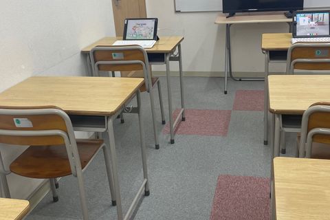 ゆったりとしたスペースで少人数制のレッスンを行います