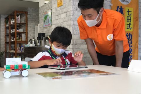 子供が真剣になるくらい夢中になれるのが「七田式プログラミング」です