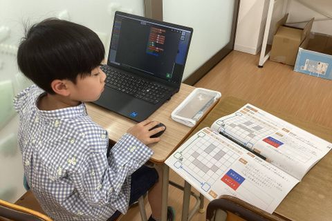 設計図とにらめっこしながらプログラミング中…
