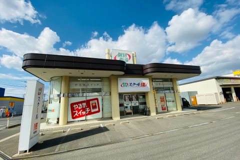 教室の前が駐車場になります。