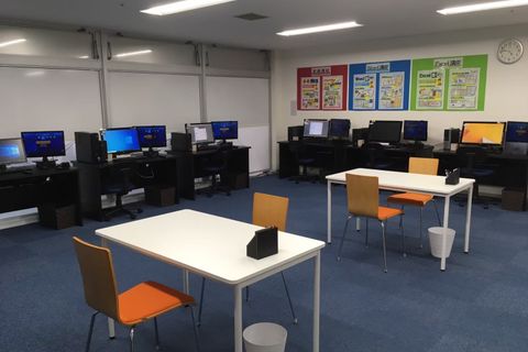 授業スペースは姉妹校のパソコン教室も運営しています