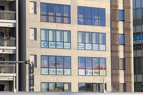 JR逗子駅改札を4て左手にきれいな5階建てビルがあります。