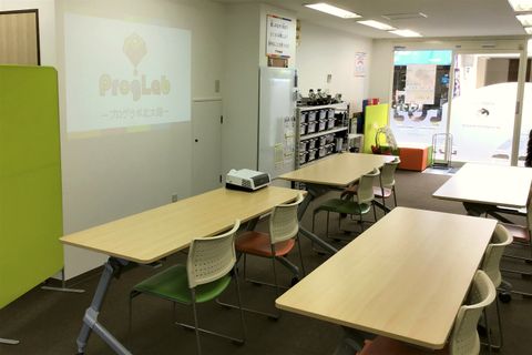 【プログラボ北大路】新町通に面した、ハイツ小町の1階です。