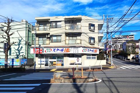 多摩馬引沢交差点です。永山駅から徒歩１０分の距離です