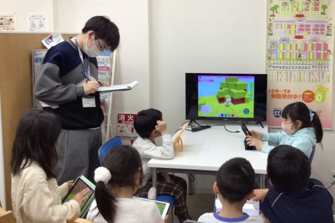 月に1度の発表の場では、異年齢で様々な作品と、様々な意見が飛び交い、毎回とても盛り上がります！