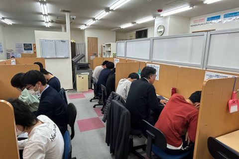 隣では個別授業をやっていますが、仕切られているので集中できます。