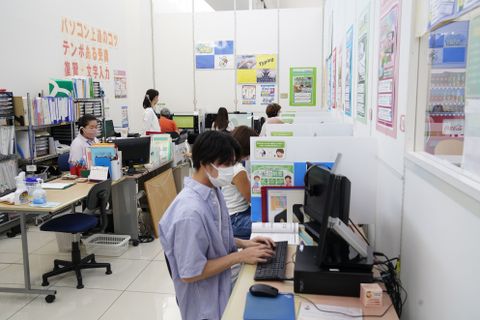 教室は姉妹教室「パソコン市民講座」も運営しています。