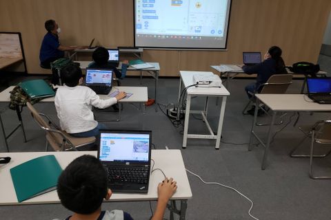 キッズプログラミングスクール8x9ATC校　レッスン風景1