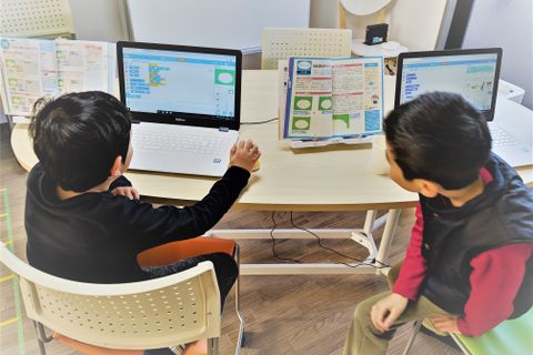 友達とつくったゲームをみせあったり