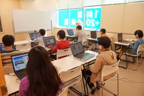 パソコン、タブレットは一人一台をご用意
