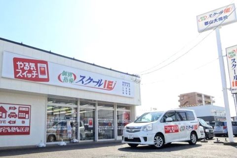 文化通り（安高通り）とコスモス通りの交差点に位置します。