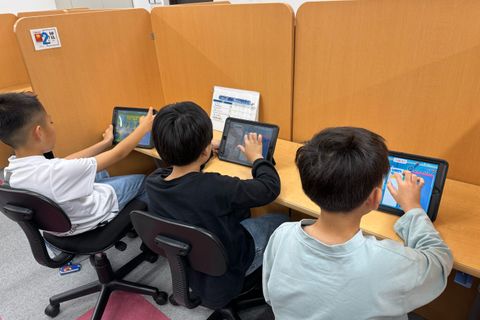 クリエイトモードで各自が作品を作っています！