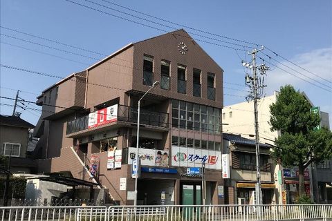 教室は2階にあります