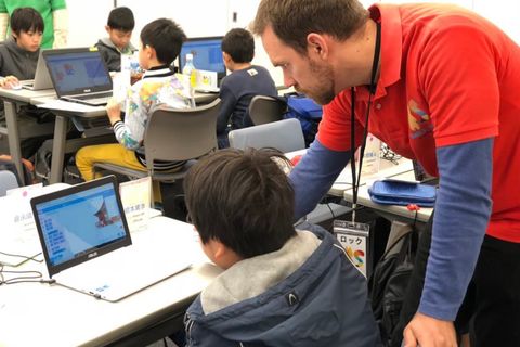 外国人講師と英語で挨拶も♪